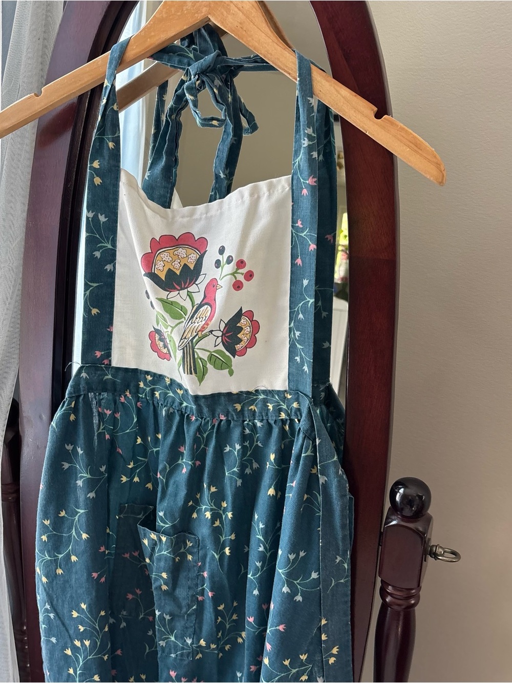 Vintage floral cottagecore 90s apron
